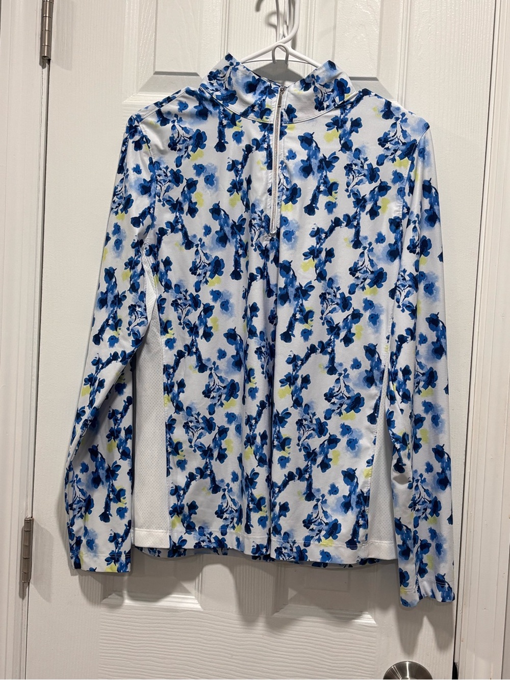 🩵Lady Hagen White Zip-Front Floral Turtleneck Sweater with Blue Accents - Picture 2 of 9